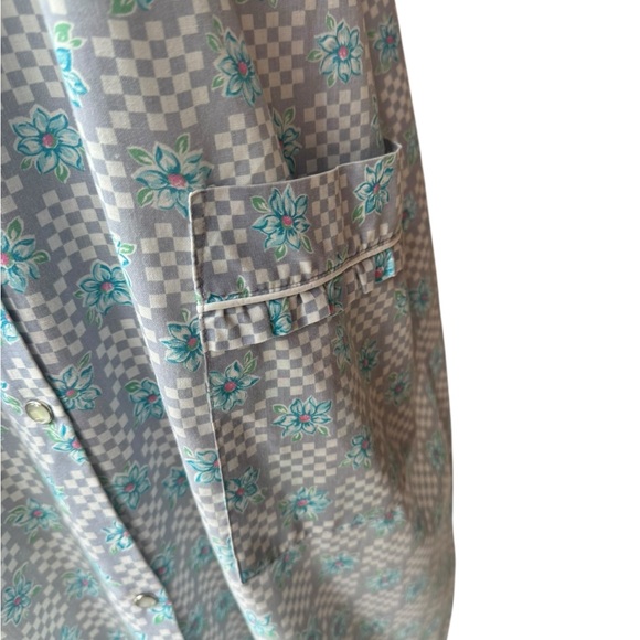 1970s Floral,‎ Poly Blend, Front Snap Closure Housecoat - Picture 5 of 8